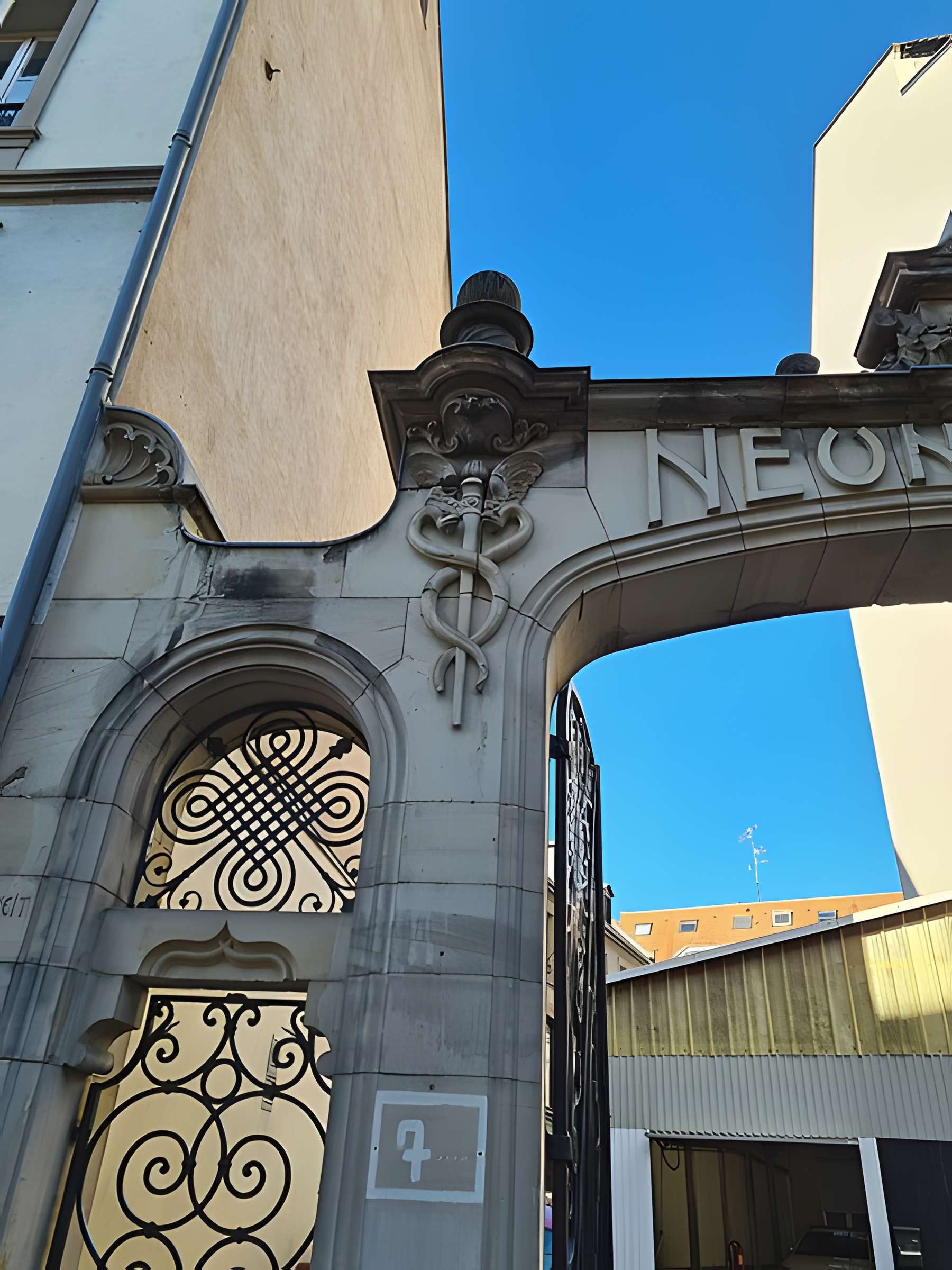 Ancien magasin Neunreiter, actuellement centre européen d'actions artistiques contemporains (CEAAC)