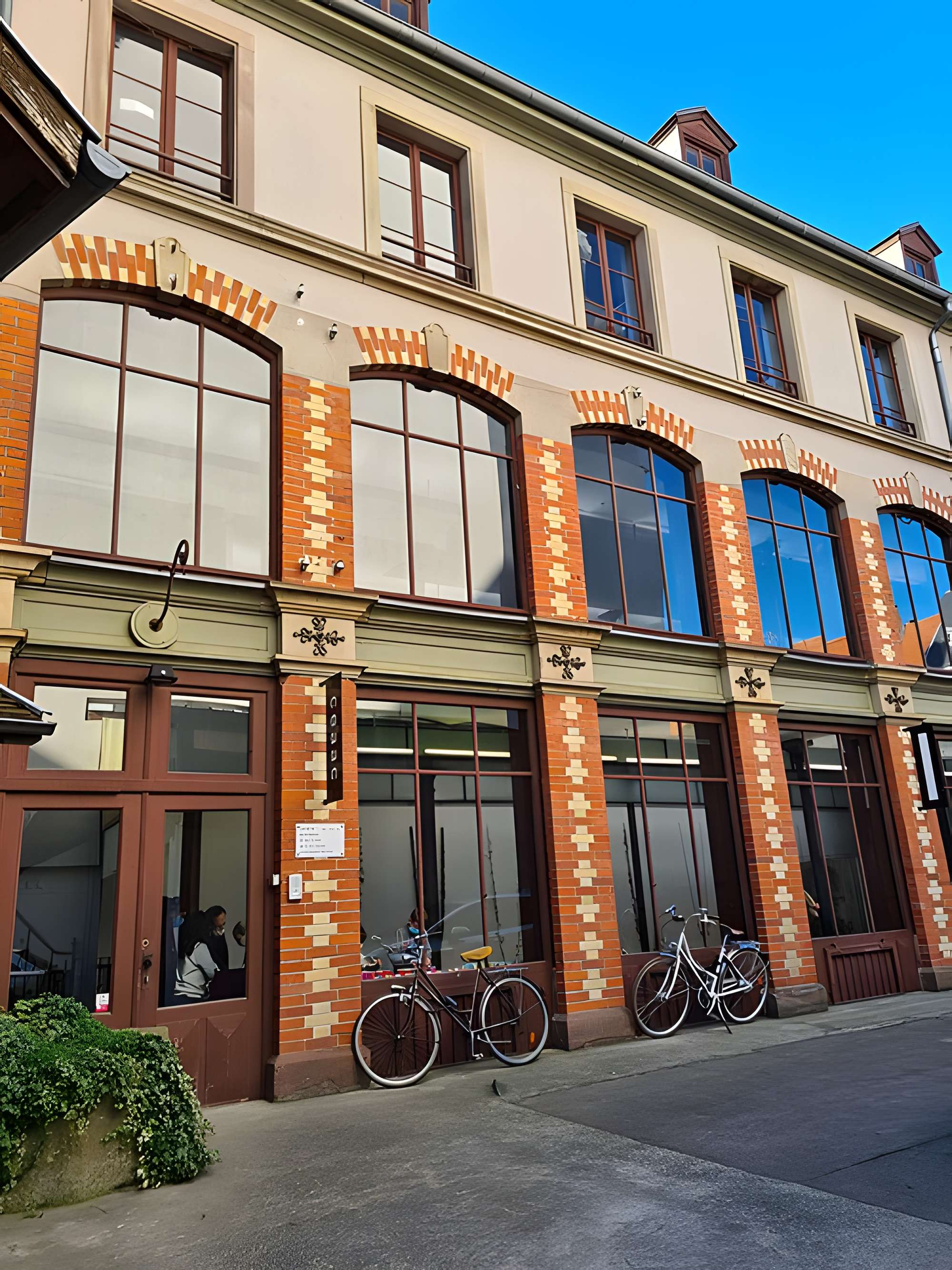 Ancien magasin Neunreiter, actuellement centre européen d'actions artistiques contemporains (CEAAC)