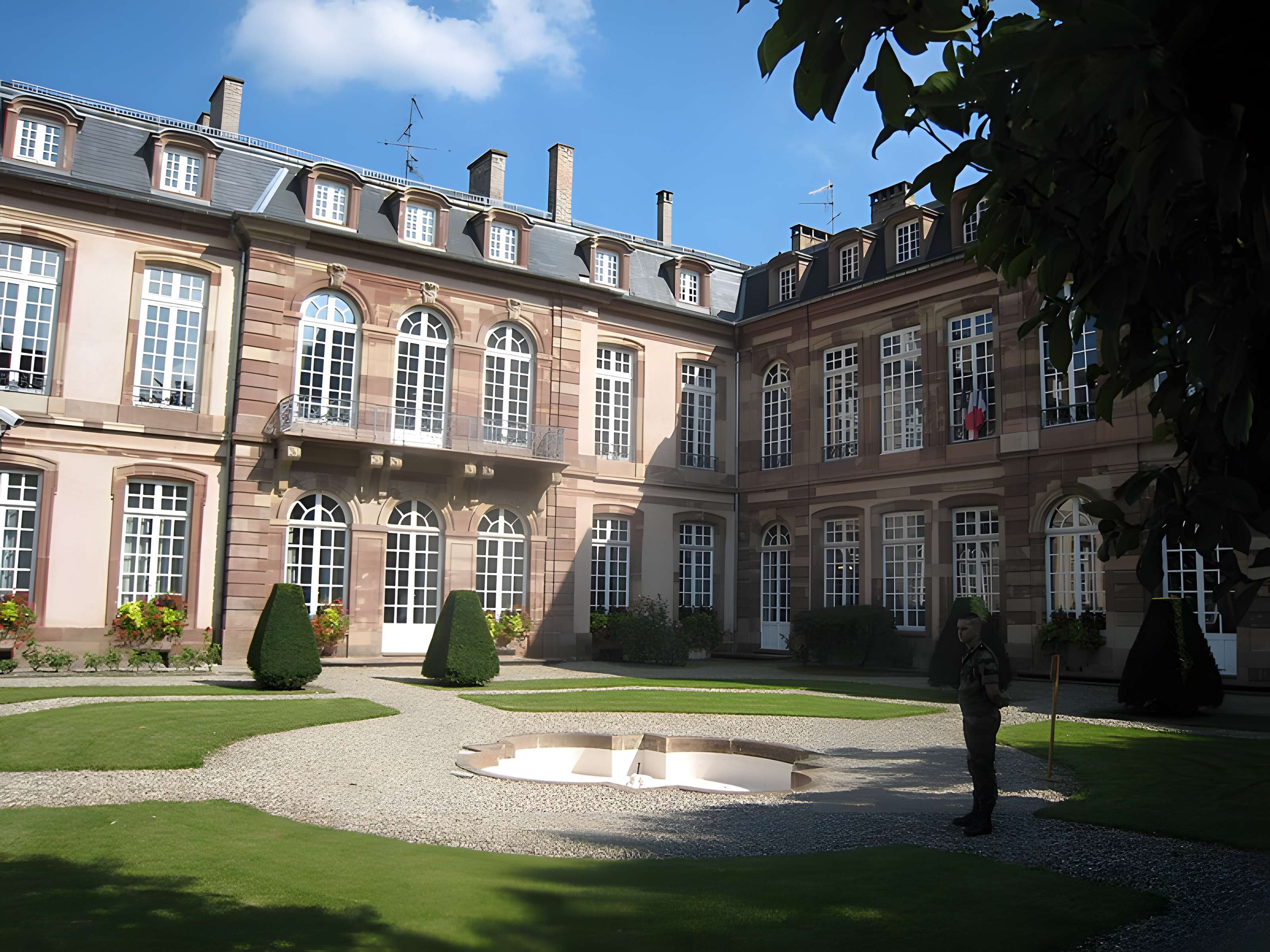 Hôtel des Deux Ponts ou Hôtel du Gouverneur militaire