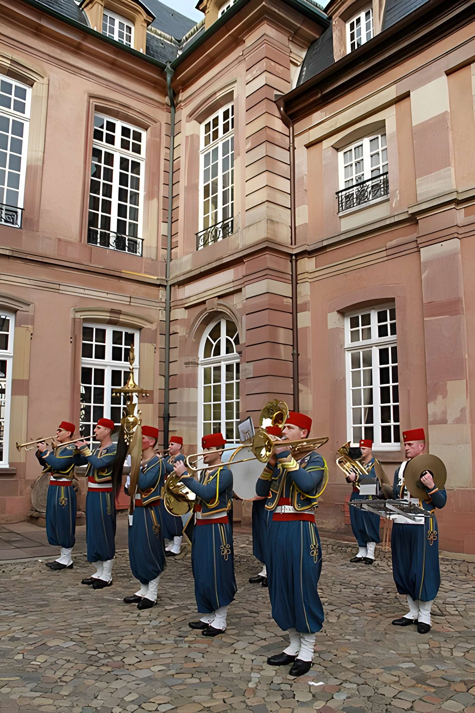 Hôtel des Deux Ponts ou Hôtel du Gouverneur militaire