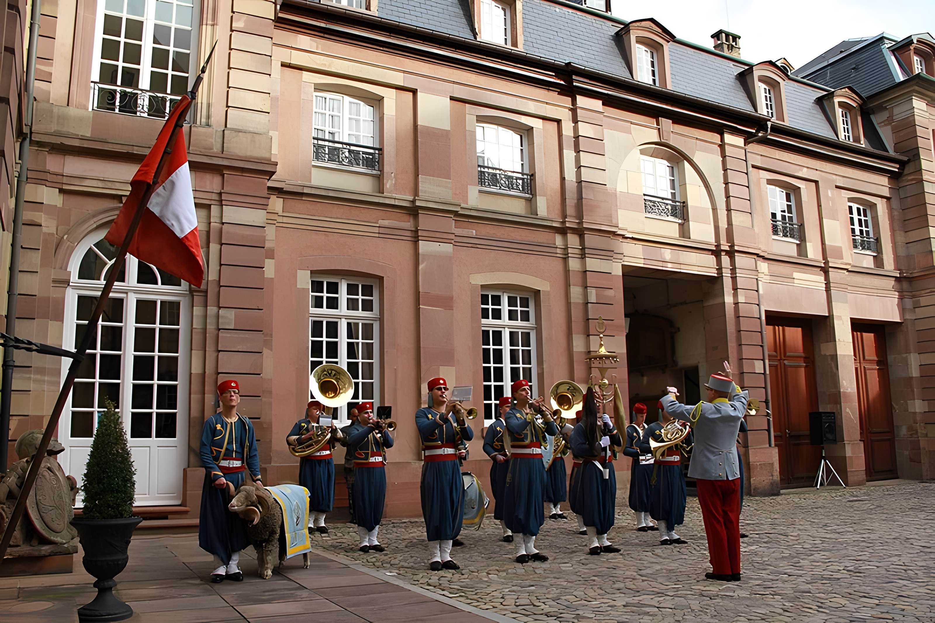 Hôtel des Deux Ponts ou Hôtel du Gouverneur militaire