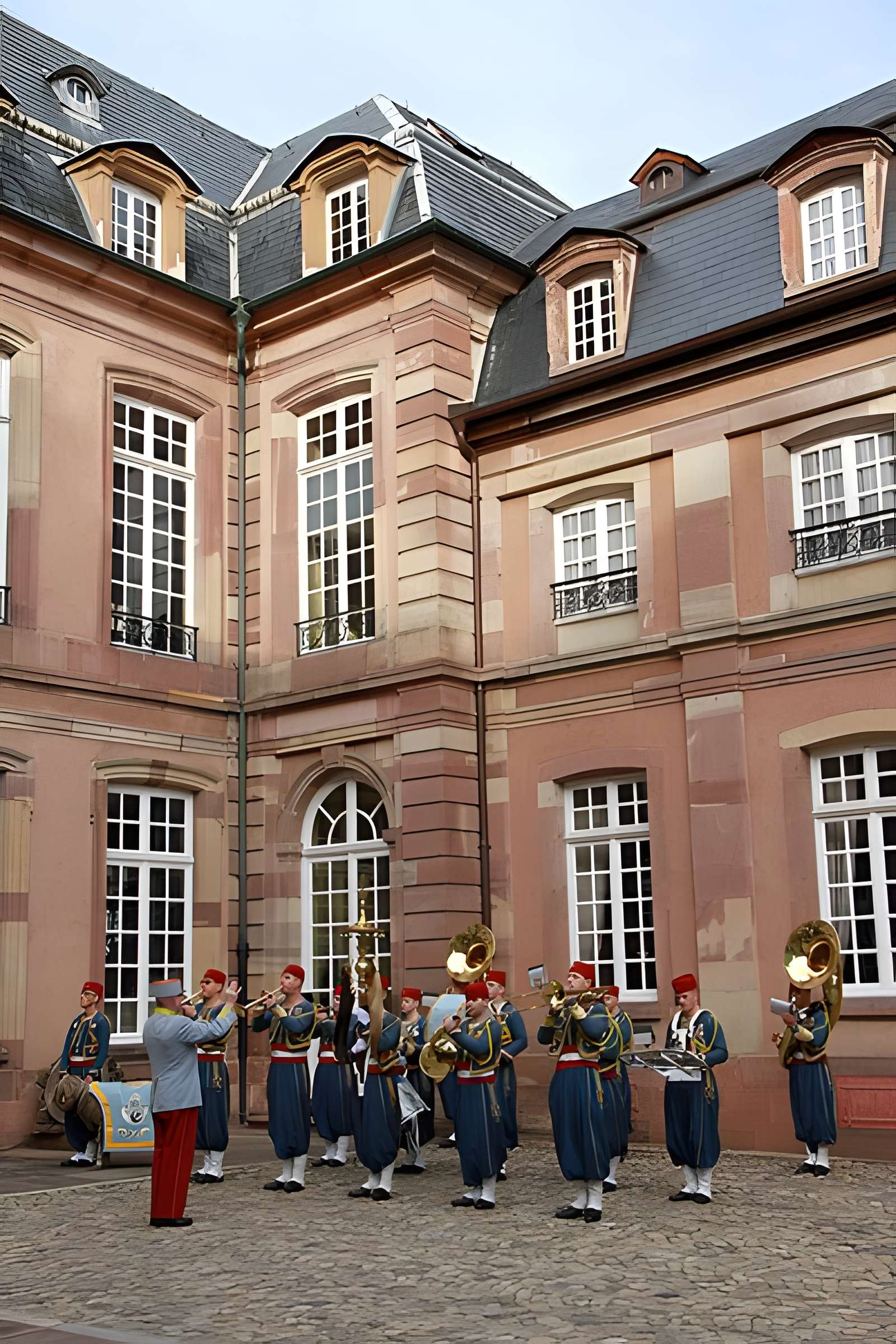 Hôtel des Deux Ponts ou Hôtel du Gouverneur militaire