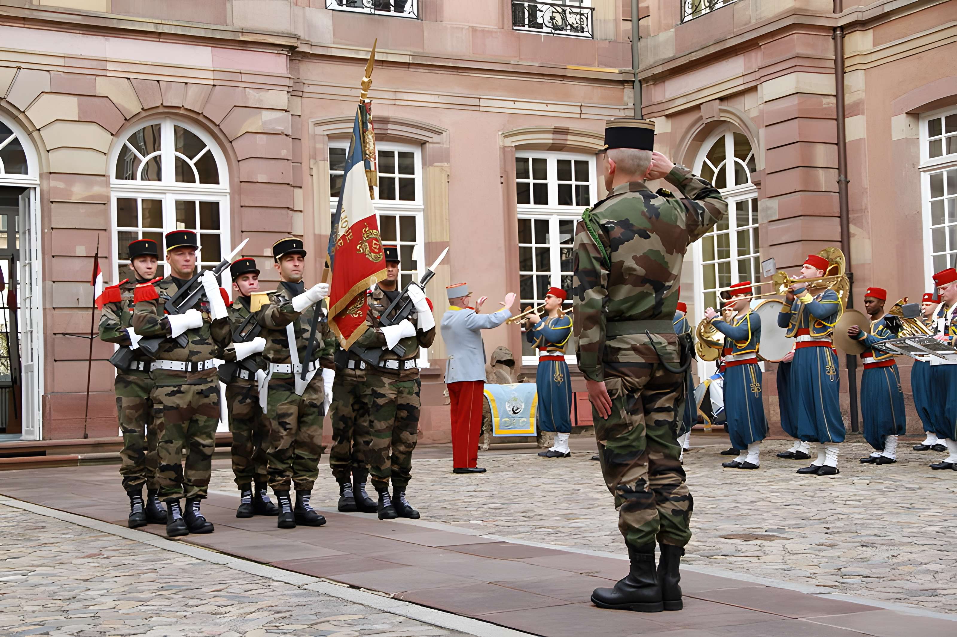 Hôtel des Deux Ponts ou Hôtel du Gouverneur militaire