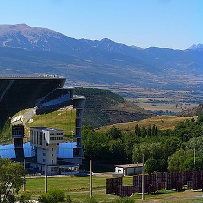 Photo de Four solaire dOdeillo à Font-Romeu-Odeillo-Via