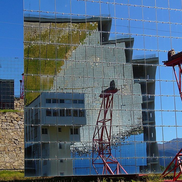 Photo de Four solaire dOdeillo à Font-Romeu-Odeillo-Via