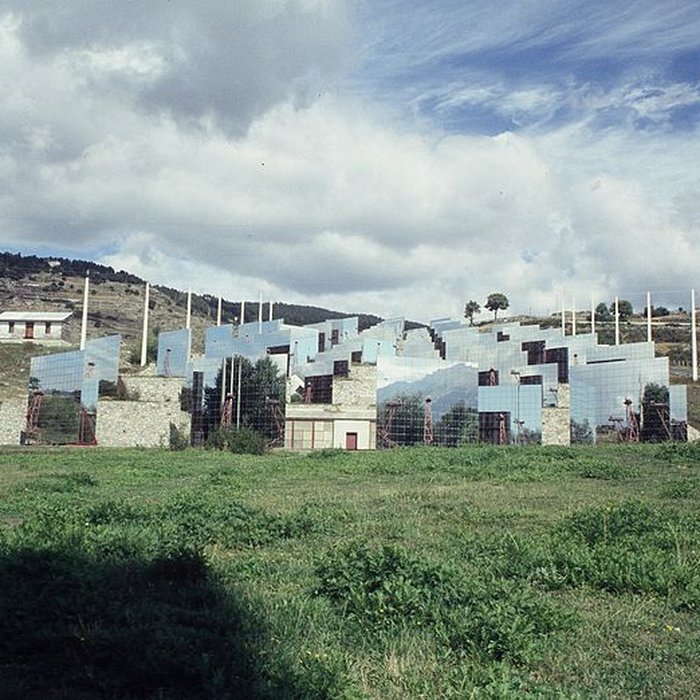 Photo de Four solaire dOdeillo à Font-Romeu-Odeillo-Via