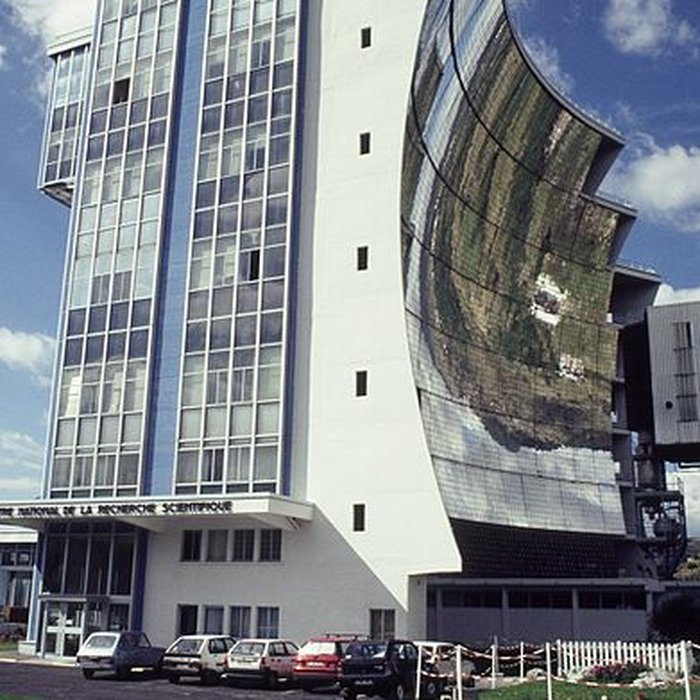 Photo de Four solaire dOdeillo à Font-Romeu-Odeillo-Via