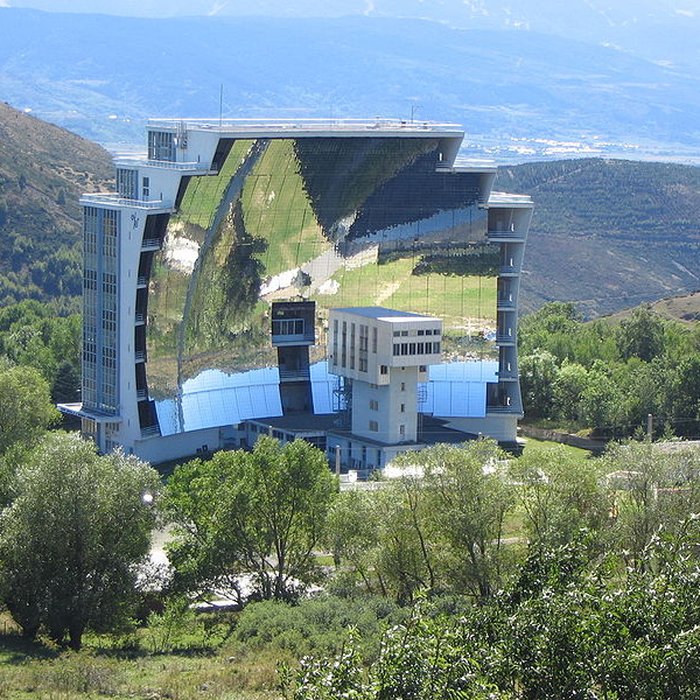 Photo de Four solaire dOdeillo à Font-Romeu-Odeillo-Via