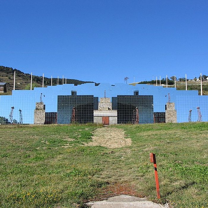 Photo de Four solaire dOdeillo à Font-Romeu-Odeillo-Via