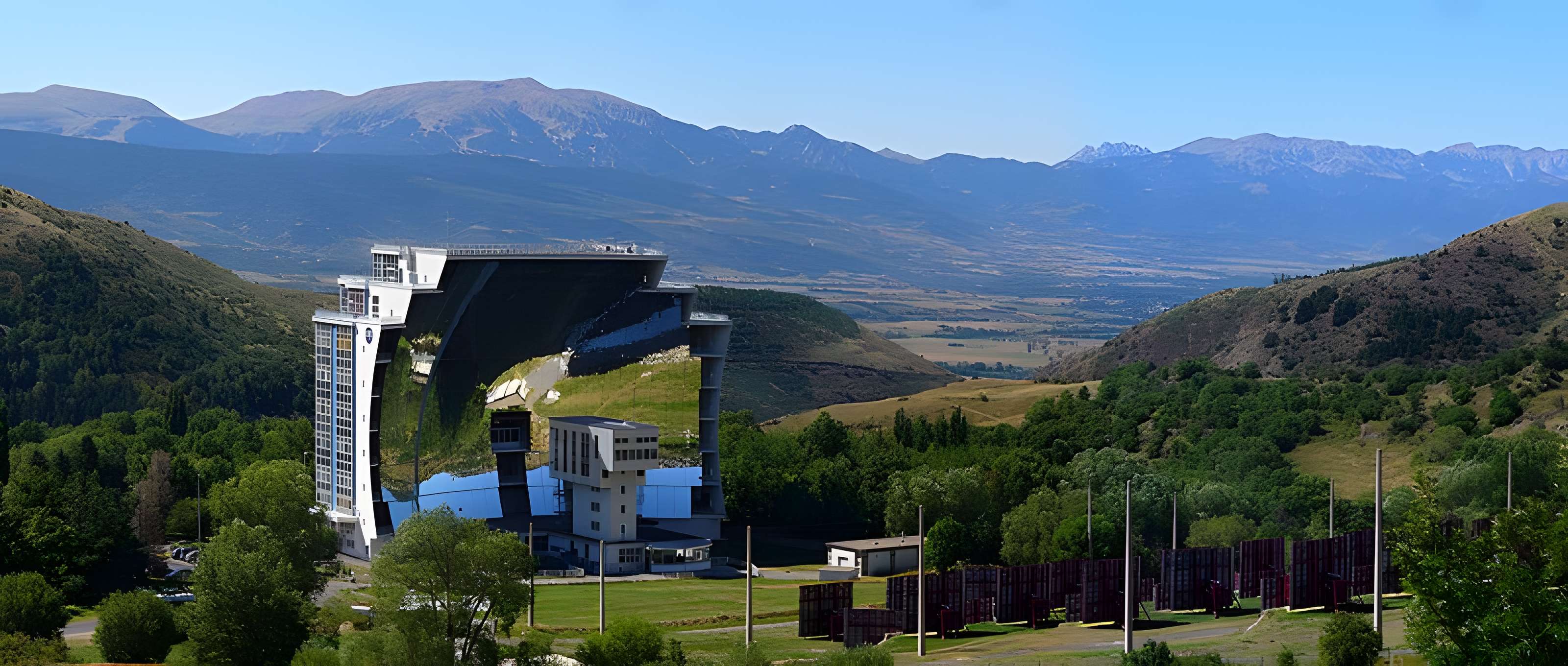 Four solaire d'Odeillo à Font-Romeu-Odeillo-Via