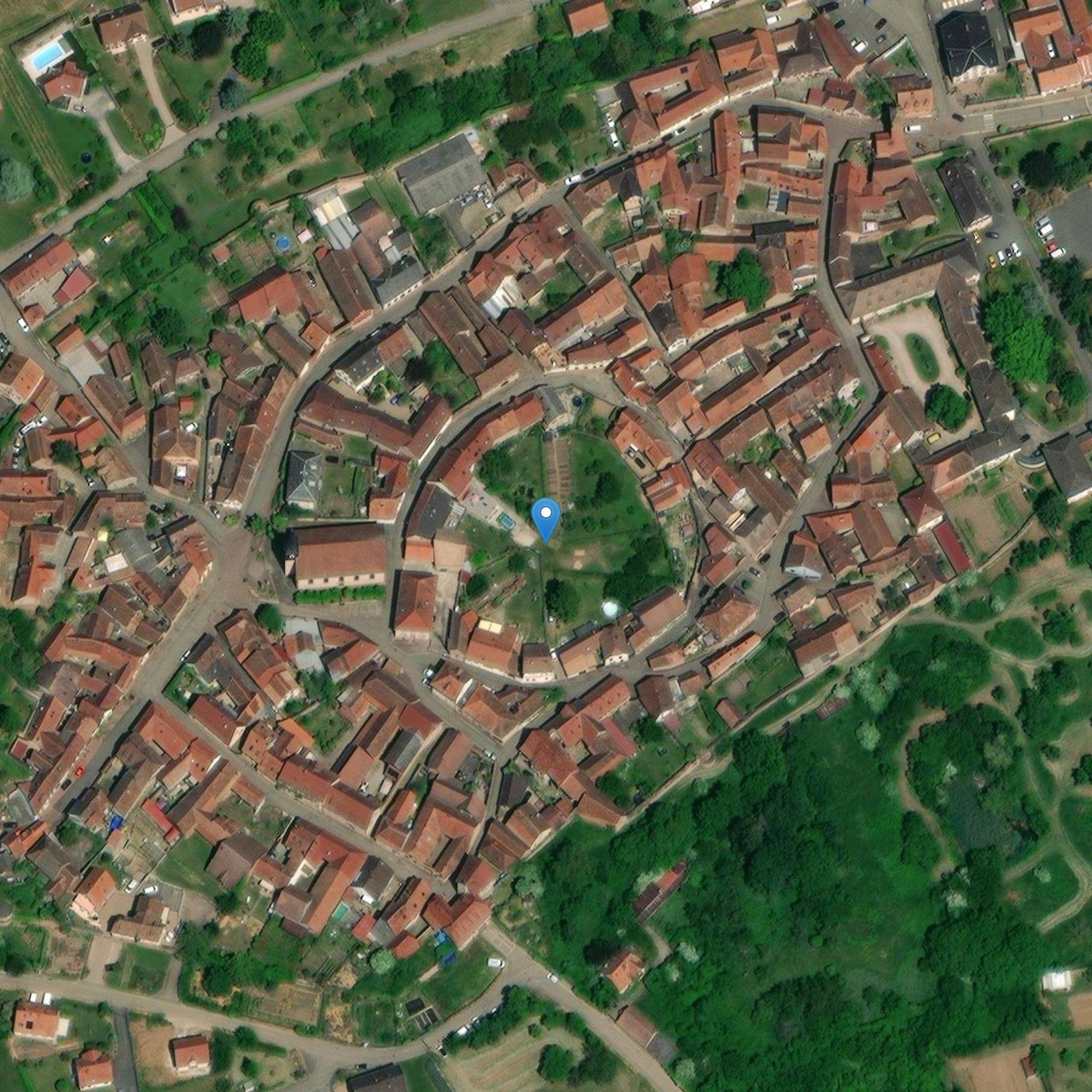 Photo de Ort des alten Schlosses