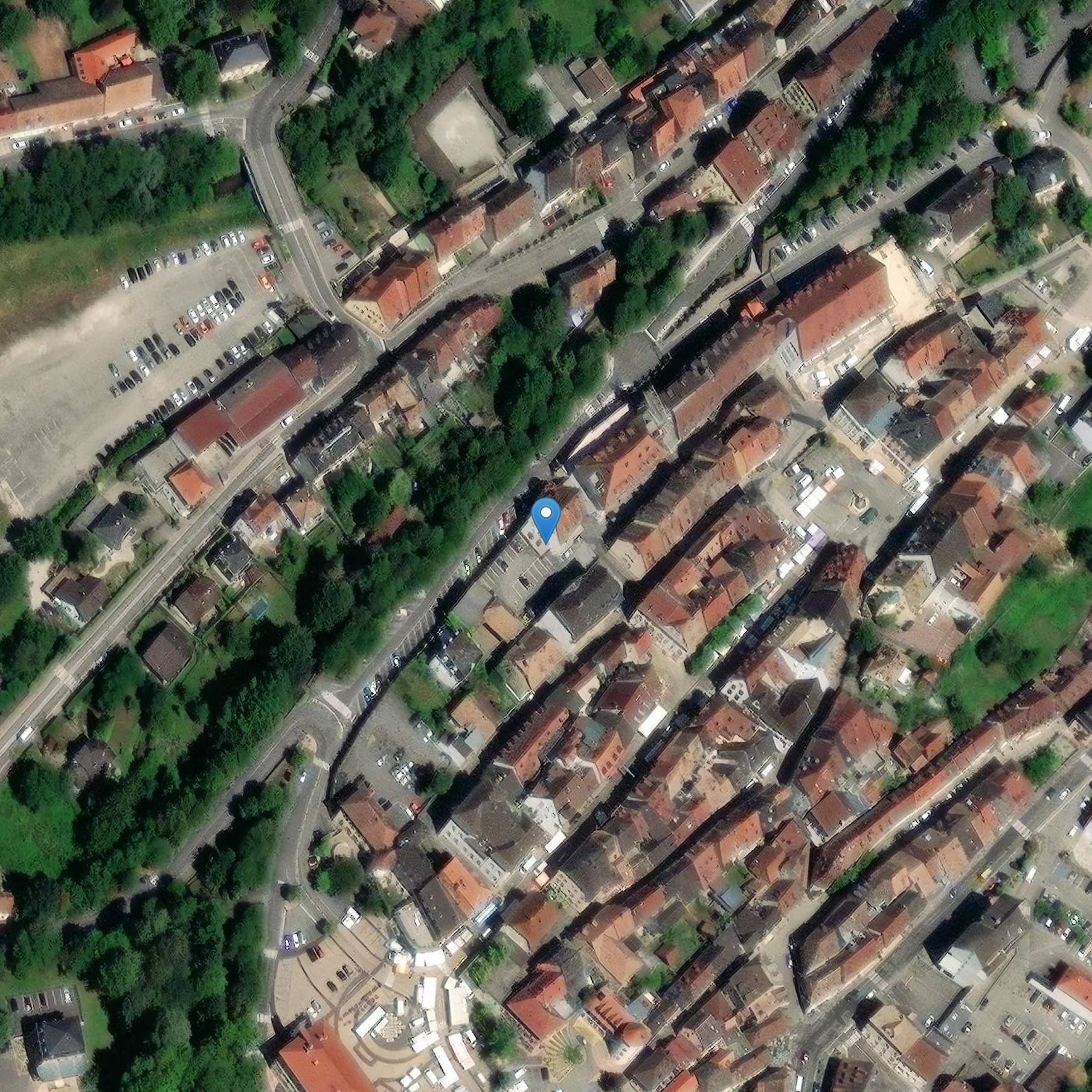 Photo de 墙上的房子和塔楼