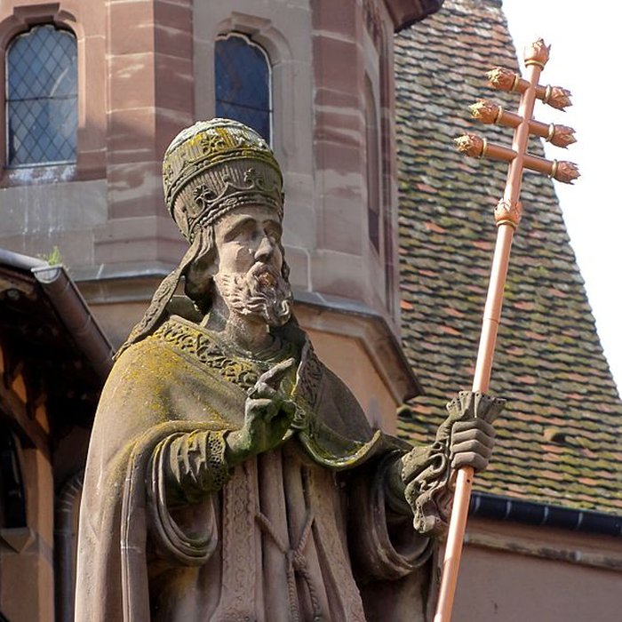 Photo de Fontaine datée de 1557 située devant lEcole des Filles