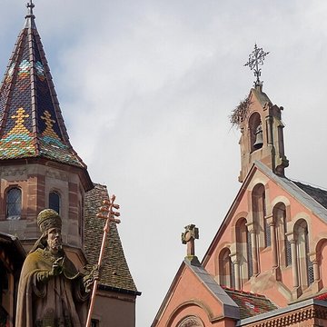 Fontaine datée de 1557 située devant lEcole des Filles