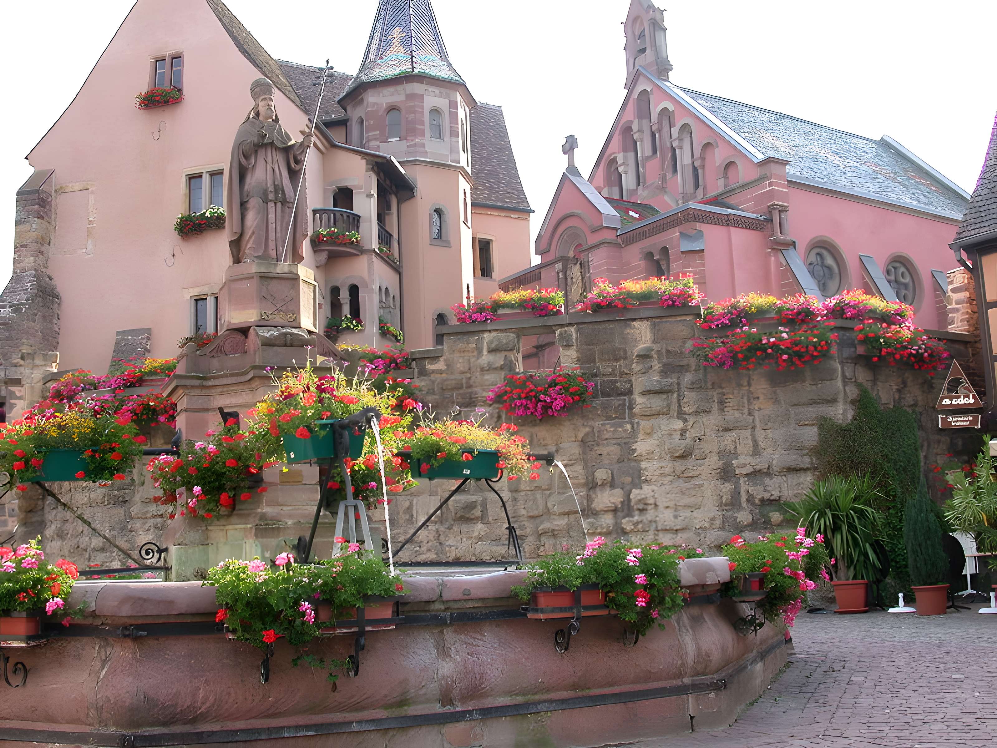 Fontaine datée de 1557 située devant l'Ecole des Filles