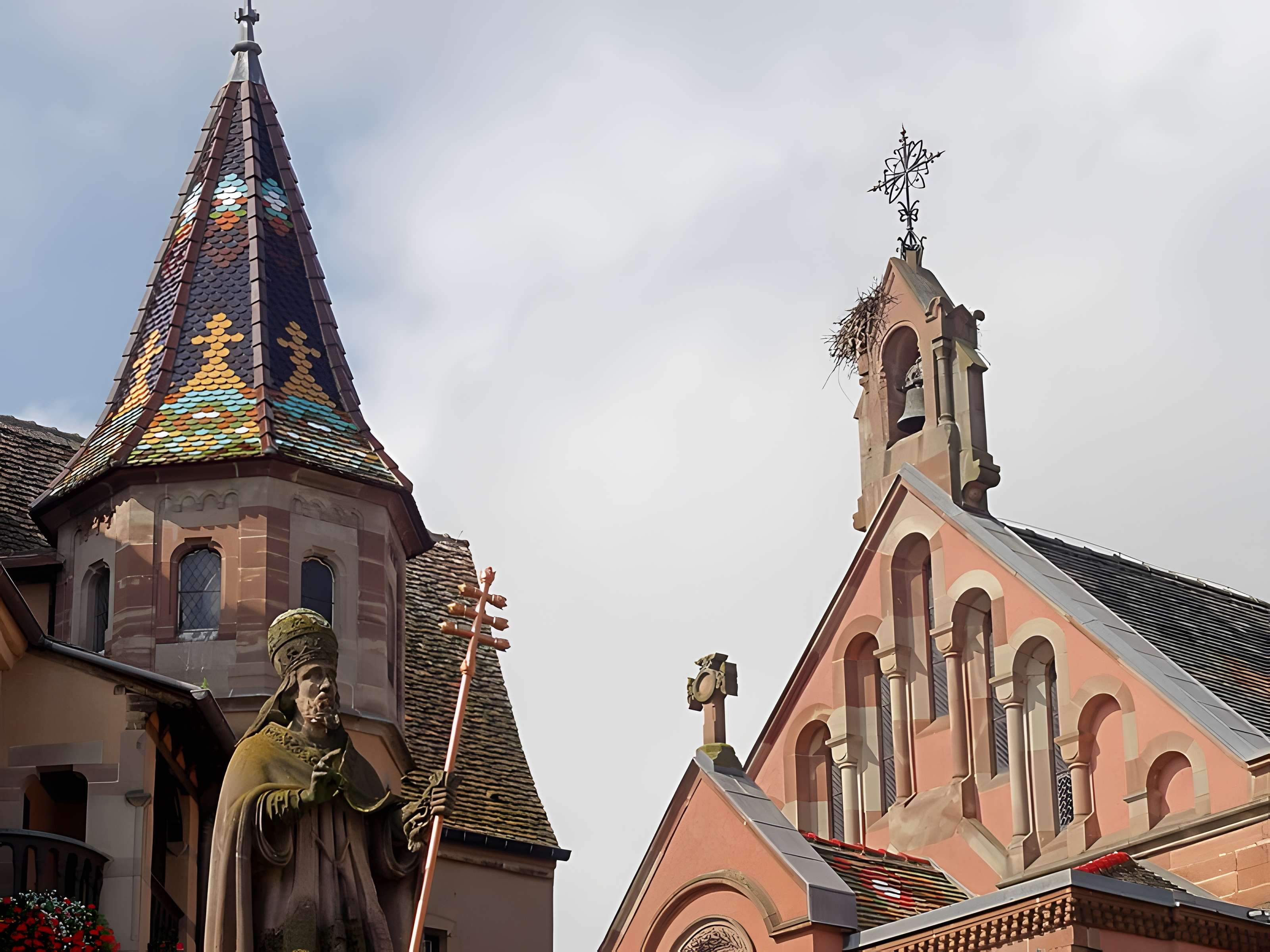 Fontaine datée de 1557 située devant l'Ecole des Filles