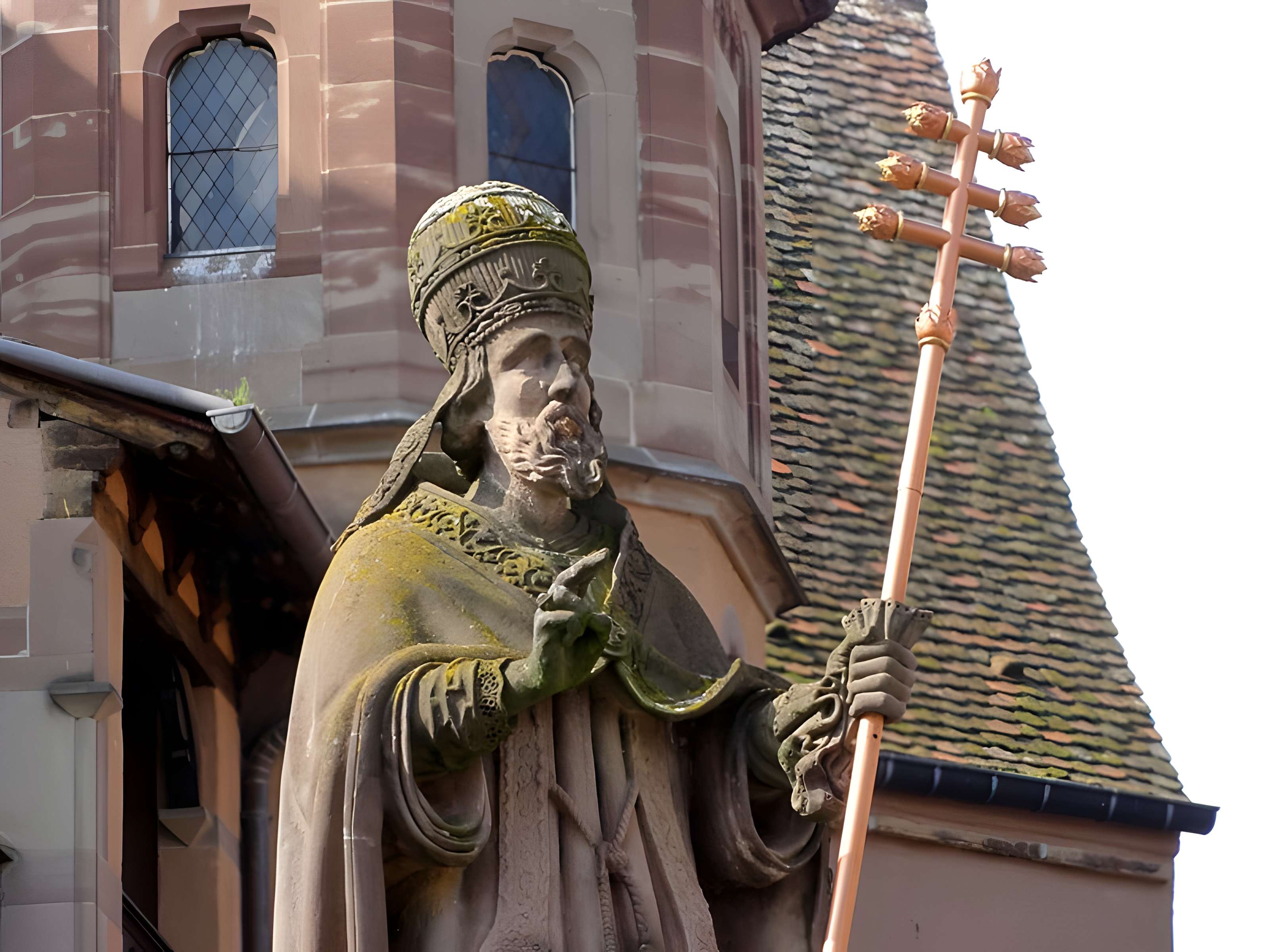 Fontaine datée de 1557 située devant l'Ecole des Filles