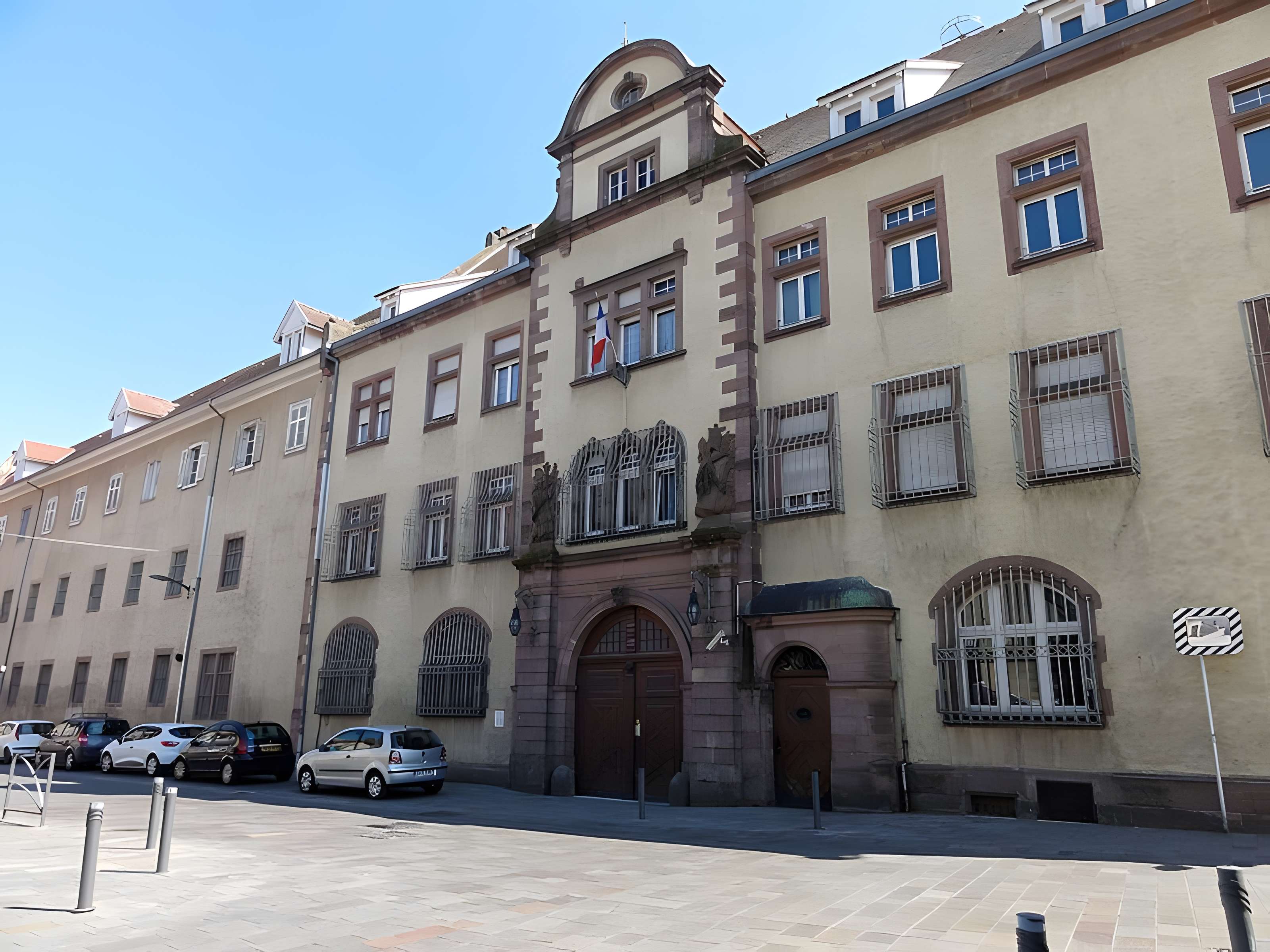 Ancien collège des Jésuites, puis établissement pénitentiaire