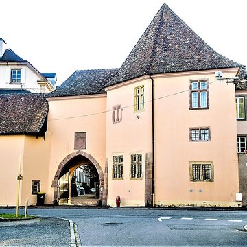 Ancienne préceptorerie des Antonins, actuellement Maison Saint-Michel