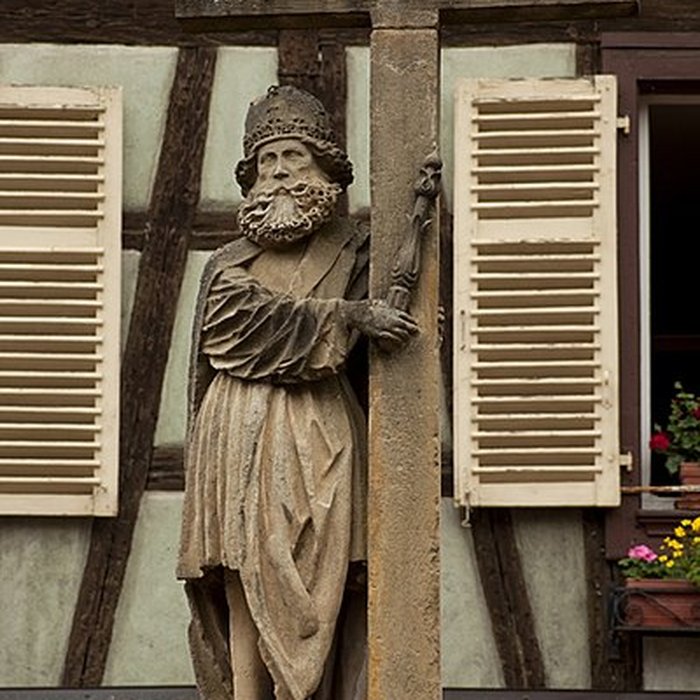 Photo de Fontaine Constantin, située devant léglise