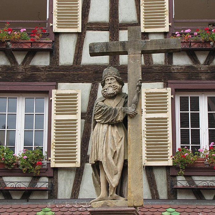 Photo de Fontaine Constantin, située devant léglise