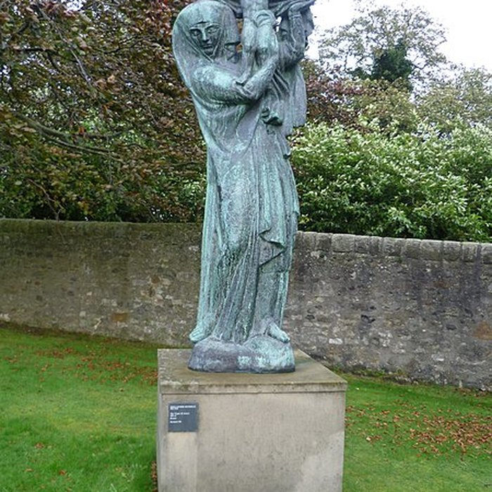 Photo de Statue monumentale de la Vierge à lEnfant dite Vierge dAlsace ou à lOffrande