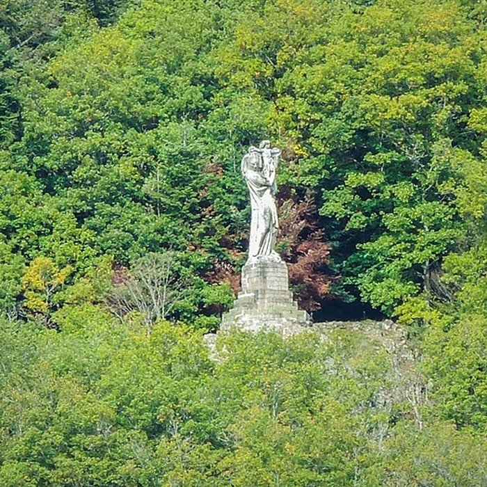 Photo de Statue monumentale de la Vierge à lEnfant dite Vierge dAlsace ou à lOffrande