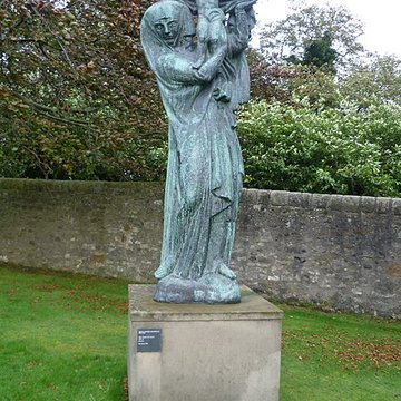 Statue monumentale de la Vierge à lEnfant dite Vierge dAlsace ou à lOffrande