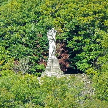 Statue monumentale de la Vierge à lEnfant dite Vierge dAlsace ou à lOffrande