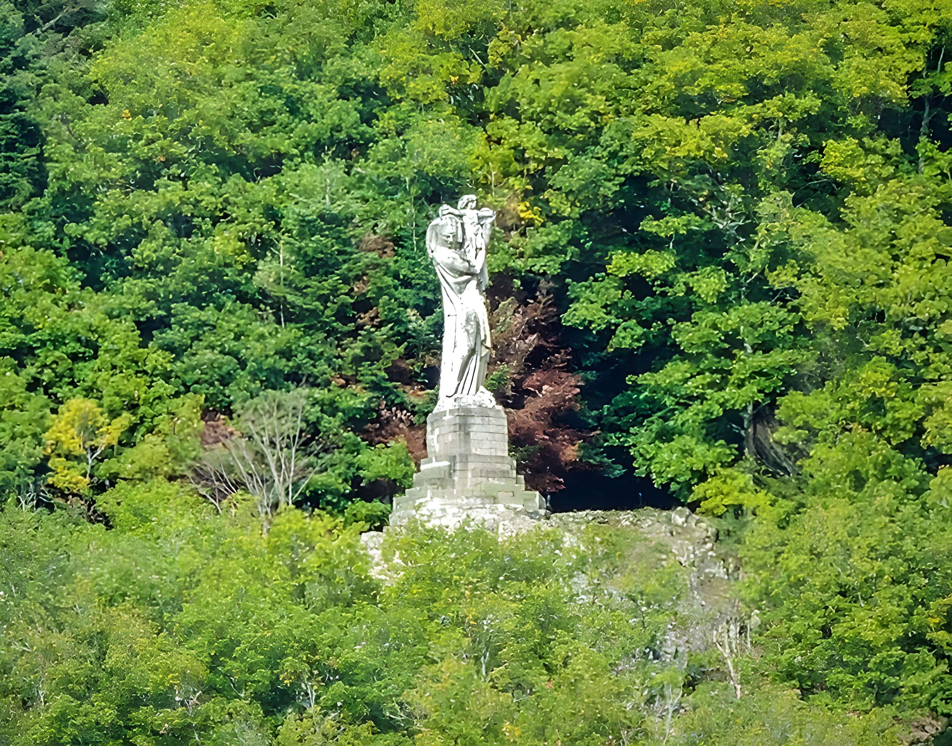 Statue monumentale de la Vierge à l'Enfant dite Vierge d'Alsace ou à l'Offrande