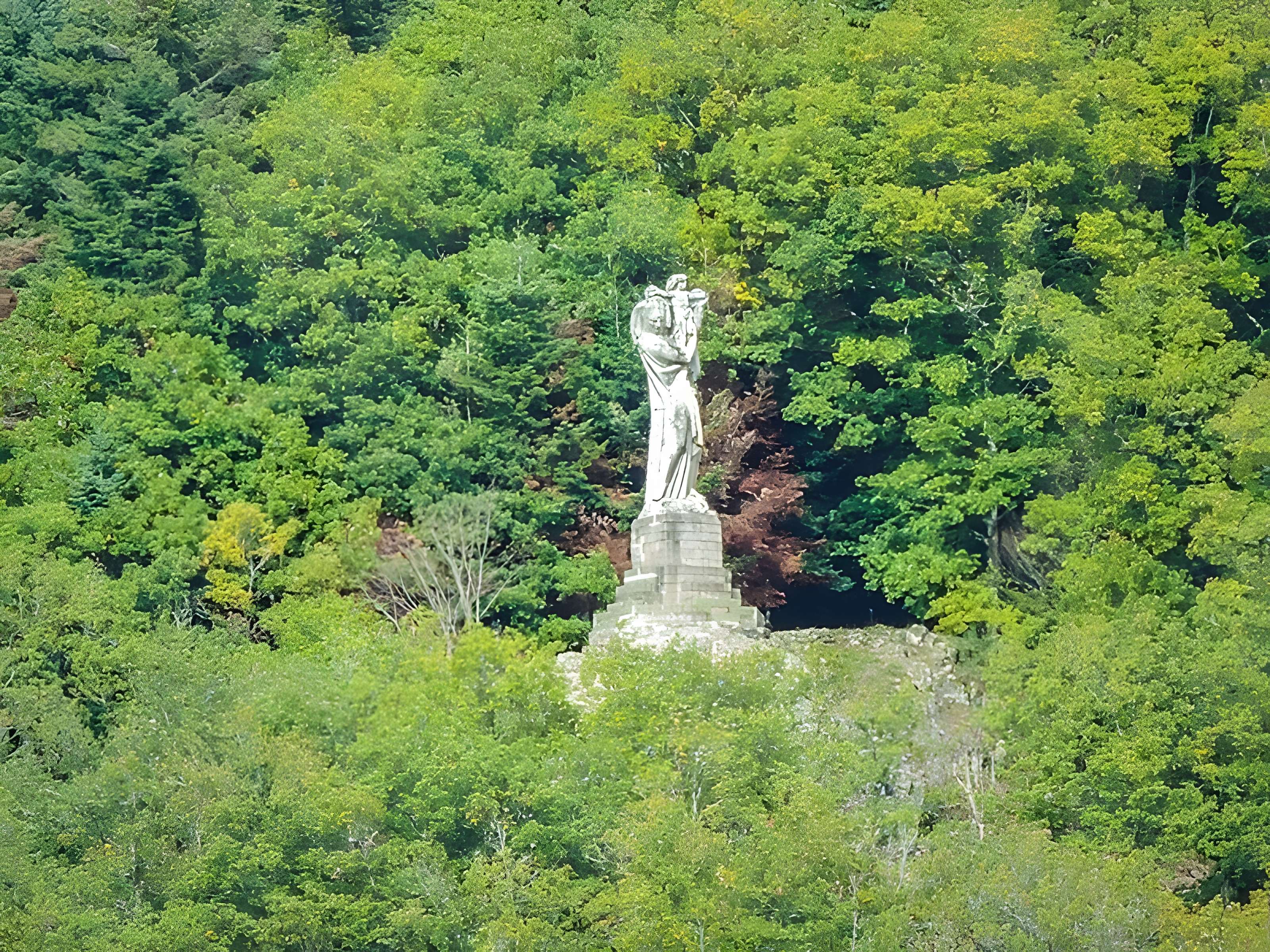 Statue monumentale de la Vierge à l'Enfant dite Vierge d'Alsace ou à l'Offrande
