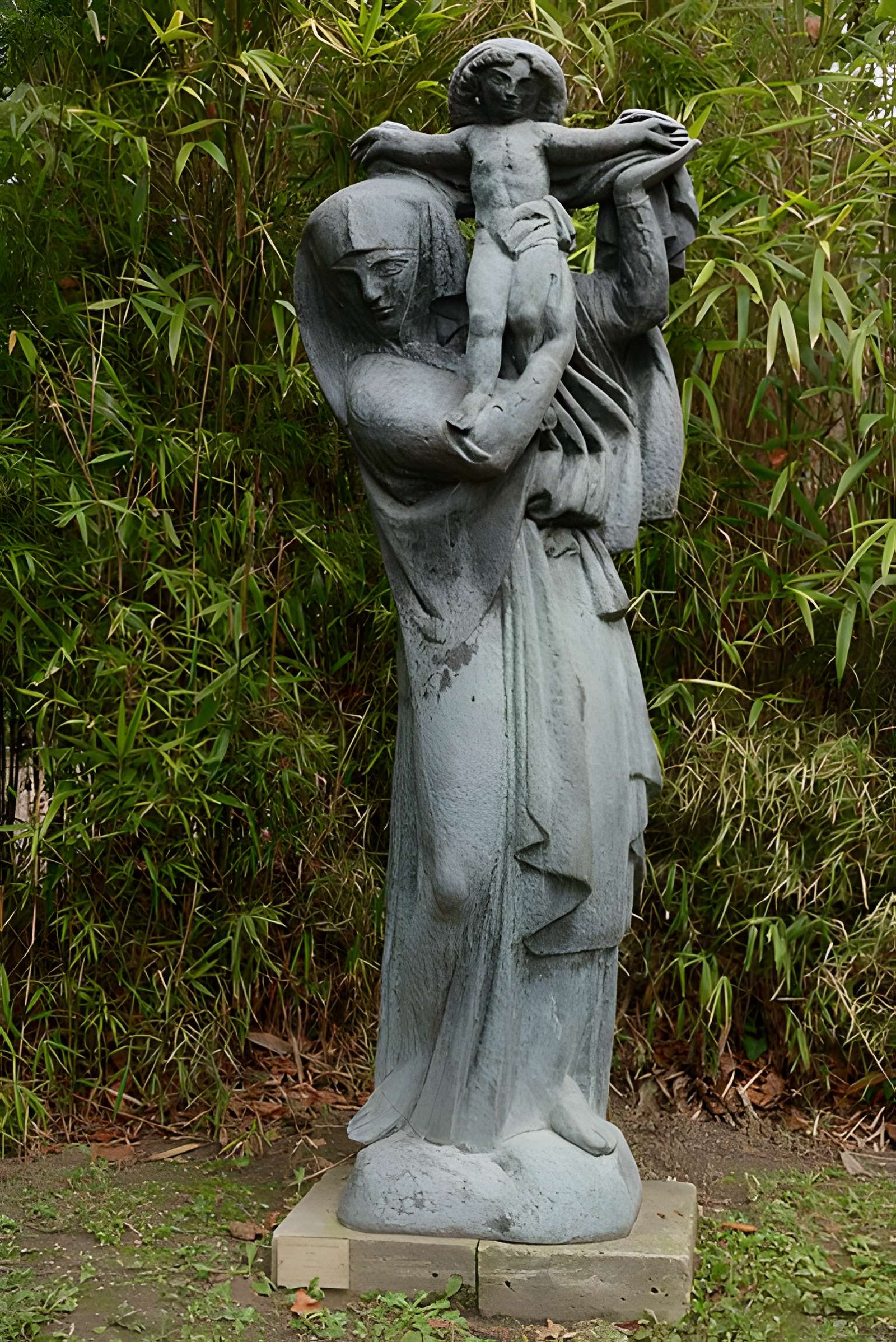 Statue monumentale de la Vierge à l'Enfant dite Vierge d'Alsace ou à l'Offrande