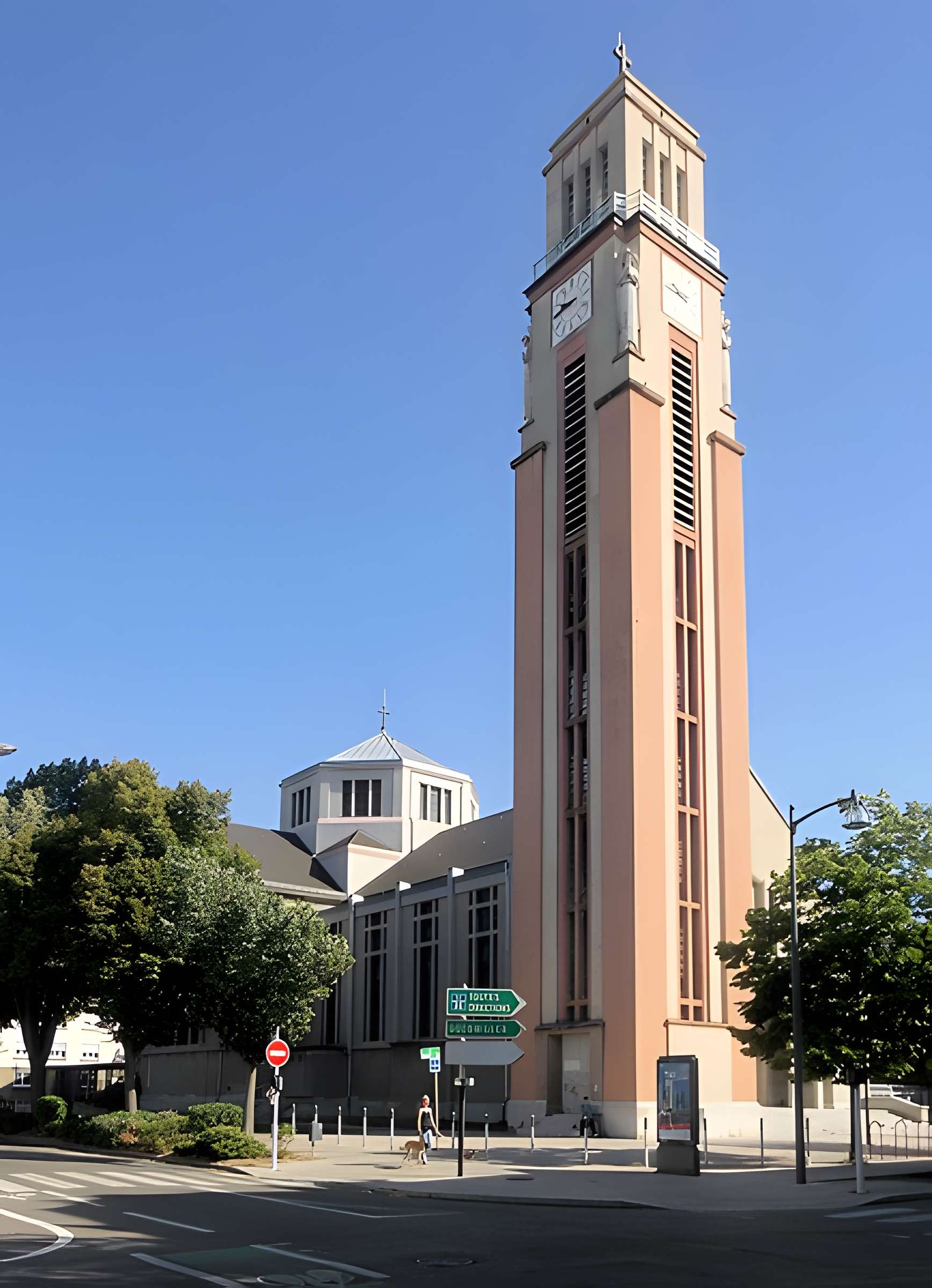 Eglise catholique Sainte-Jeanne-d'Arc