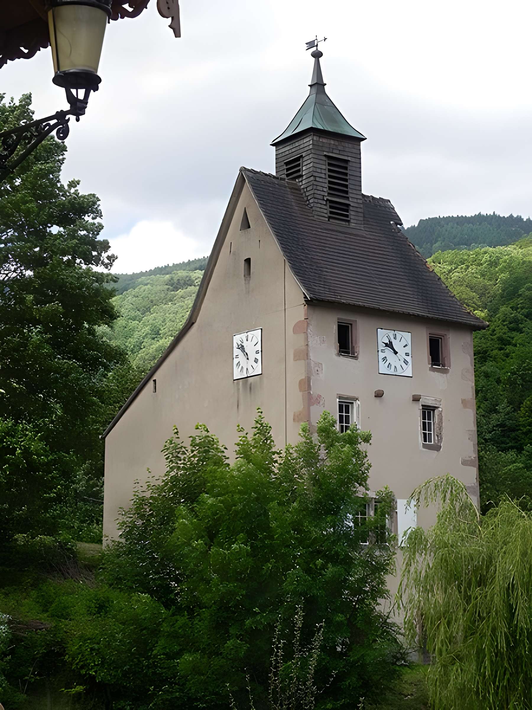 Tour des mineurs, à Echery, numéro 43, dite aussi Tour de l'Horloge ou Prison des mineurs
