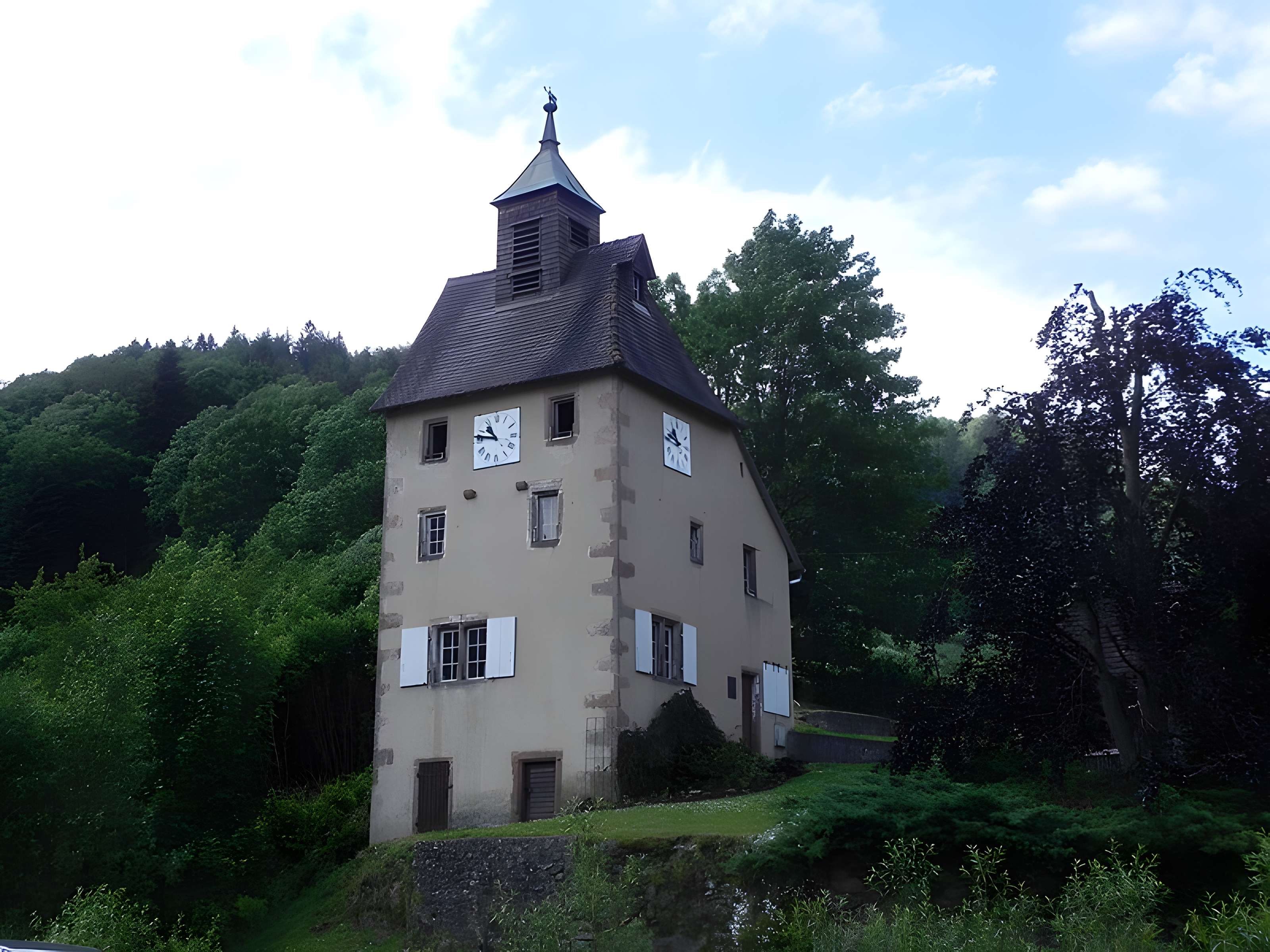 Tour des mineurs, à Echery, numéro 43, dite aussi Tour de l'Horloge ou Prison des mineurs