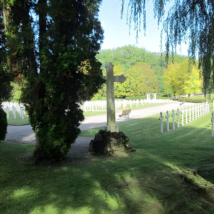 Photo de Cimetière roumain et son monument