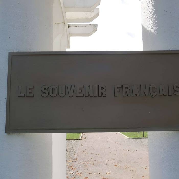 Photo de Cimetière roumain et son monument