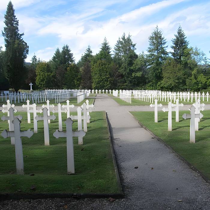 Photo de Cimetière roumain et son monument