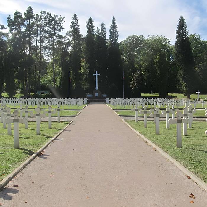 Photo de Cimetière roumain et son monument