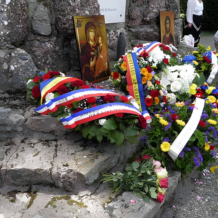 Photo de Cimetière roumain et son monument