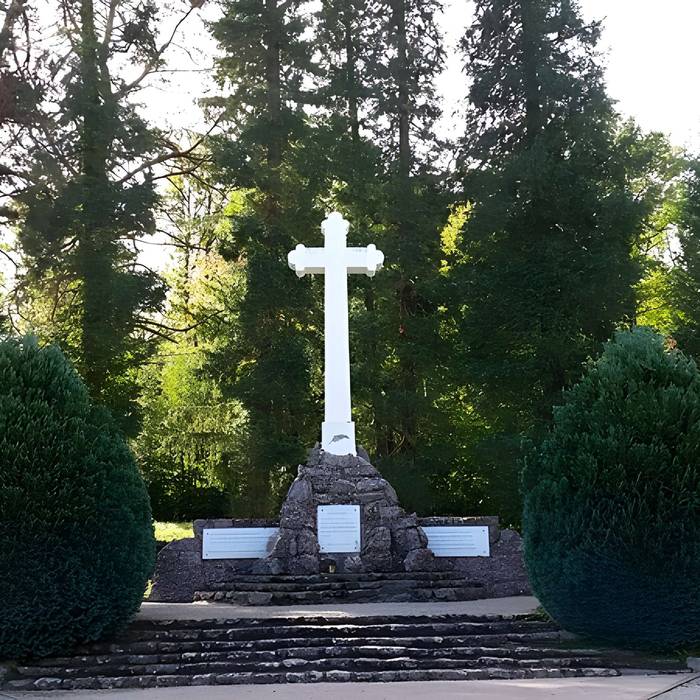 Photo de Cimetière roumain et son monument