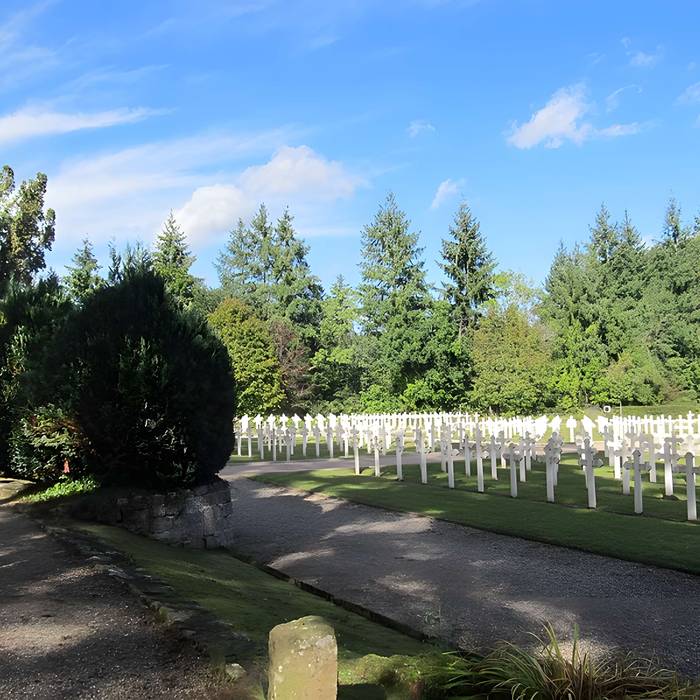 Photo de Cimetière roumain et son monument