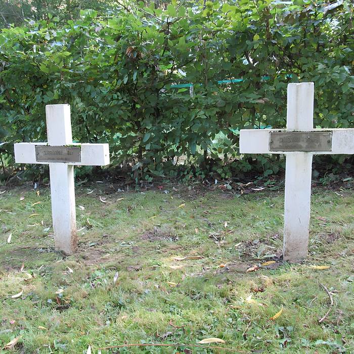 Photo de Cimetière roumain et son monument