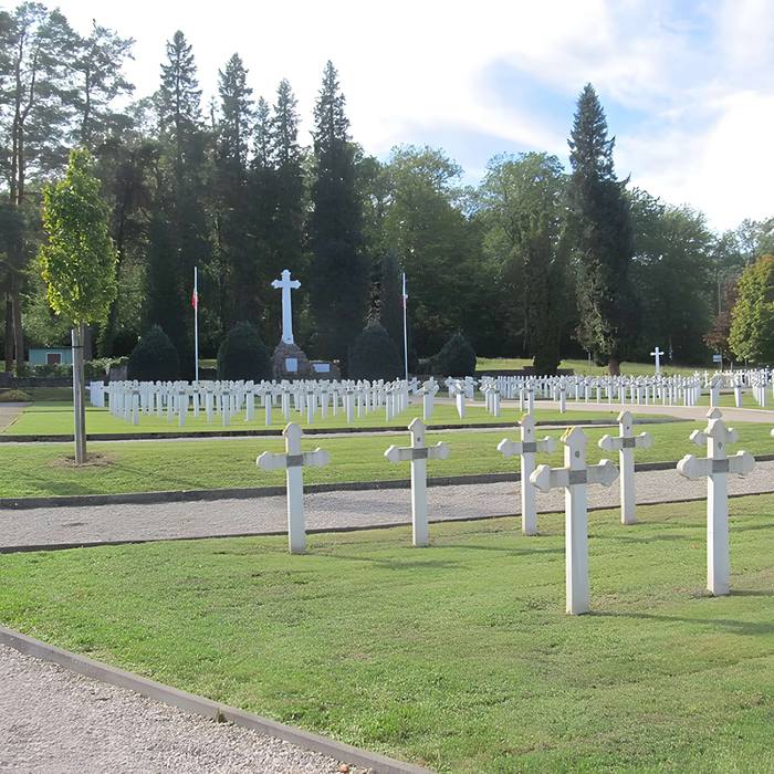 Photo de Cimetière roumain et son monument