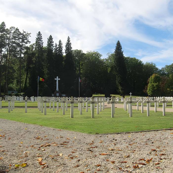 Photo de Cimetière roumain et son monument