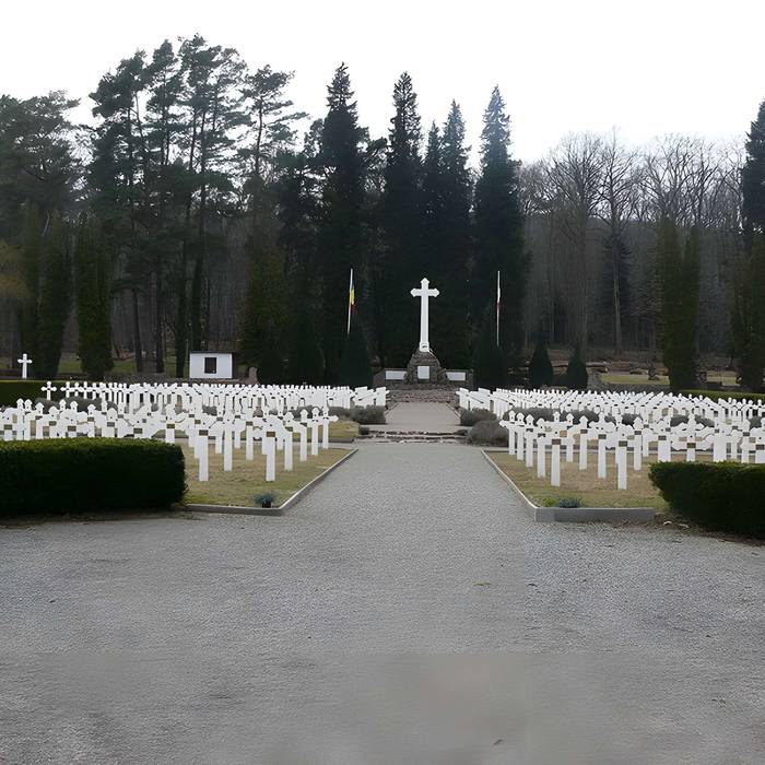 Photo de Cimetière roumain et son monument