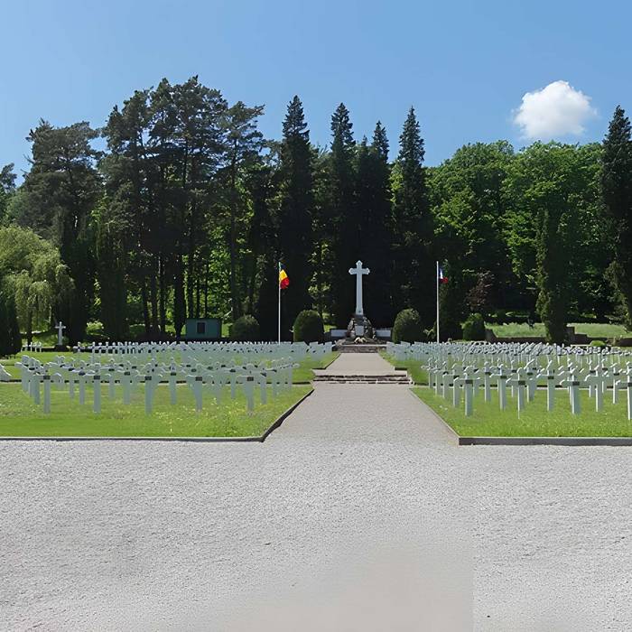 Photo de Cimetière roumain et son monument