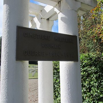 Cimetière roumain et son monument
