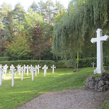 Cimetière roumain et son monument