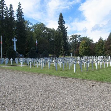 Cimetière roumain et son monument